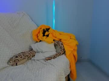 girl Chaturbate Asian Sex Cams with emmi_murrrr